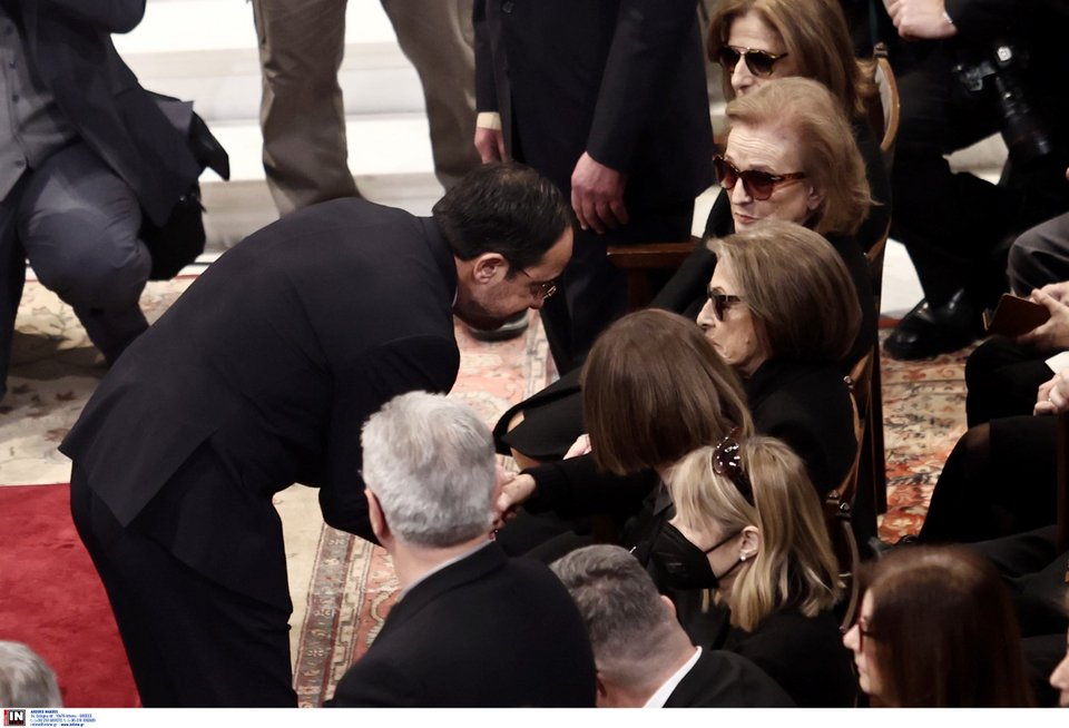 Ο Πρόεδρος της Κύπρου Νίκος Χριστοδουλίδης συλλυπείται τη Δάφνη Σημίτη -Δίπλα της η Νόρα Μαντζαβίνου