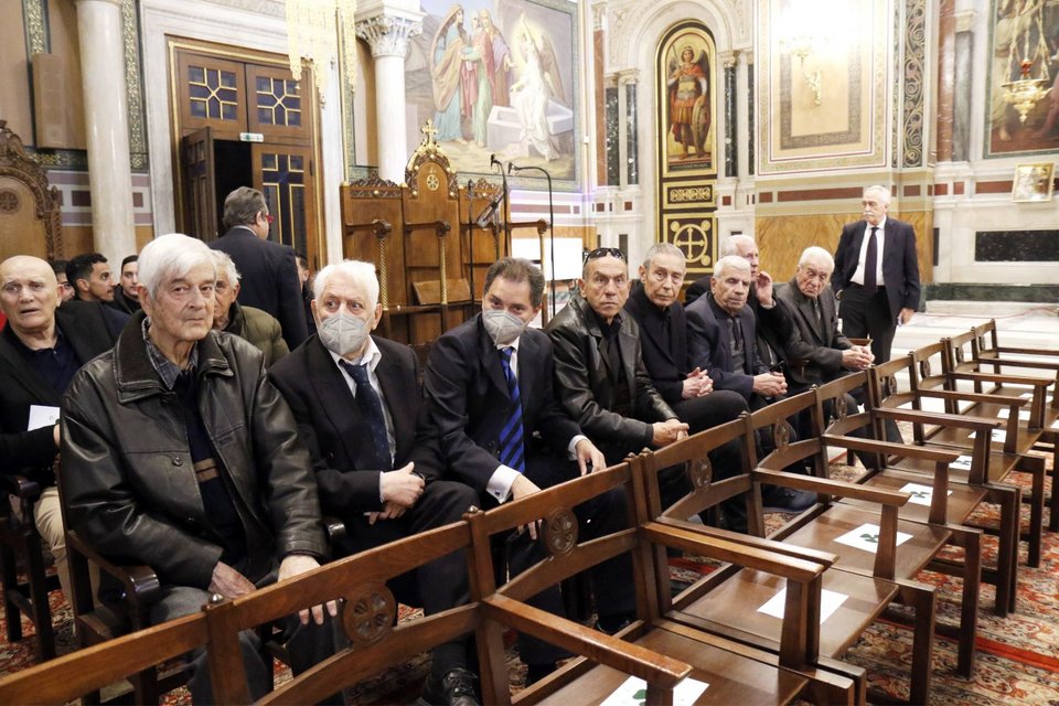 Φίλοι και παλιοί συμπαίκτες του Μίμη Δομάζου στη Μητρόπολη