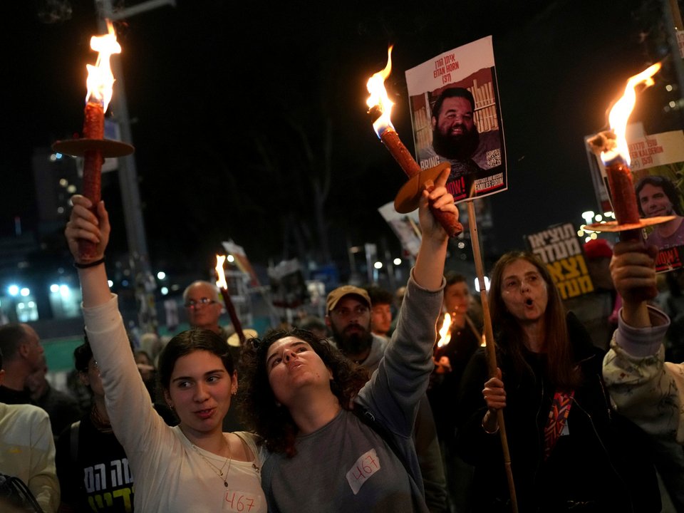 Ισραηλινοί πανηγυρίζουν την εκεχειρία / Φωτογραφία: AP