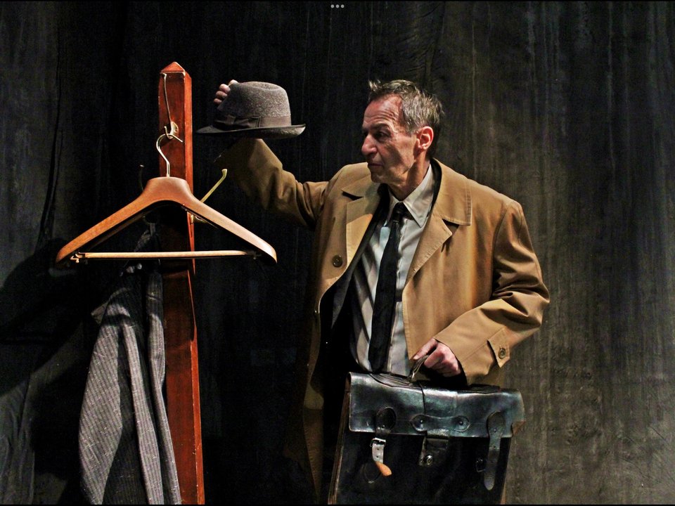 «L’Homme et son pantalon» (Αυτός και το παντελόνι του) στο Θέατρο της Ημέρας