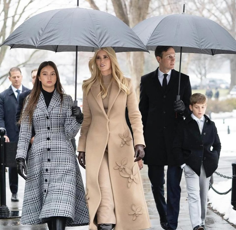Η Ιβάνκα Τραμπ με Oscar de la Renta παλτό