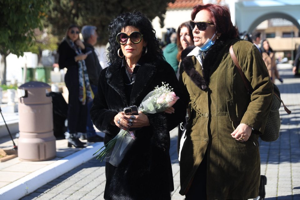 Η Σοφία Βόσσου στο τελευταίο «αντίο» στην Καίτη Γκρέυ