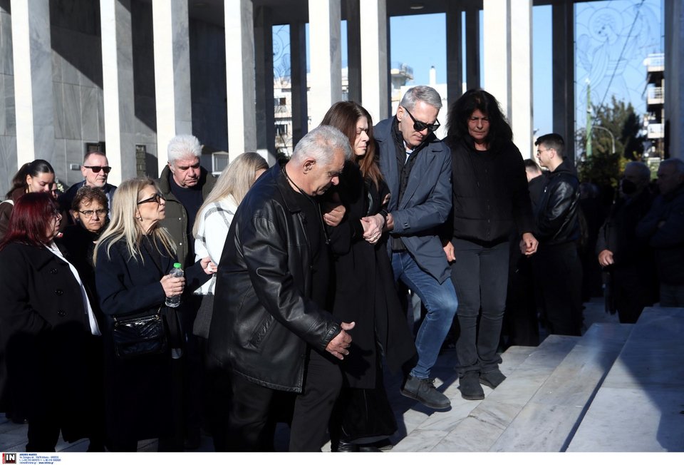 Κηδεία Μαργαρίτας Οικονομοπούλου: Τραγική φιγούρα η μητέρα της πρώην βολεϊμπολίστριας - Φωτογραφία: Intimenews/ΒΟΛΙΤΑΚΗΣ ΣΤΕΛΙΟΣ