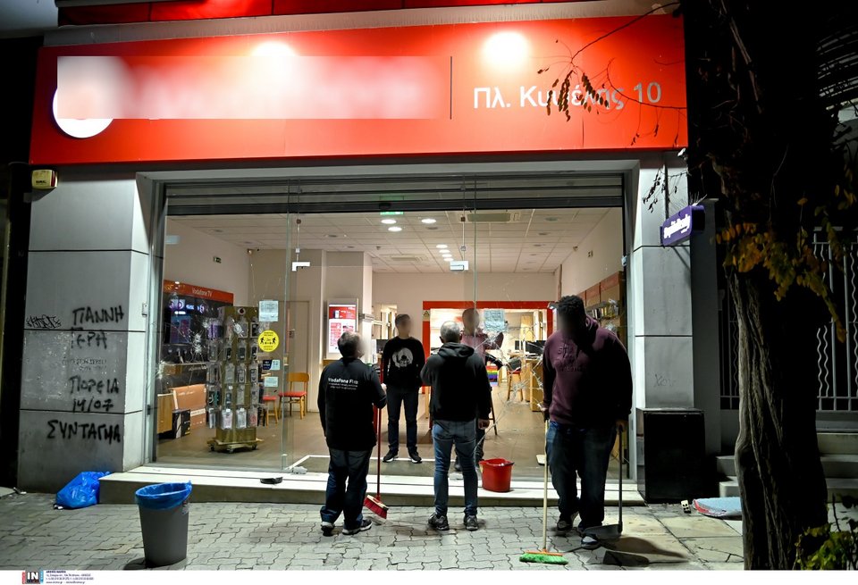 Ζημιές από την καταδρομική επίθεση κουκουλοφόρων στην Κυψέλη -Φωτογραφία: Intimenews/ΒΛΑΣΣΟΠΟΥΛΟΥ ΙΣΜΗΝΗ