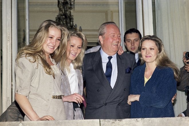 O Λεπέν με τις κόρες του (από αριστερά) Μαρίν, Γιάν και Μαρί-Καρολίν, το 1988 / Φωτό: ΑΡ