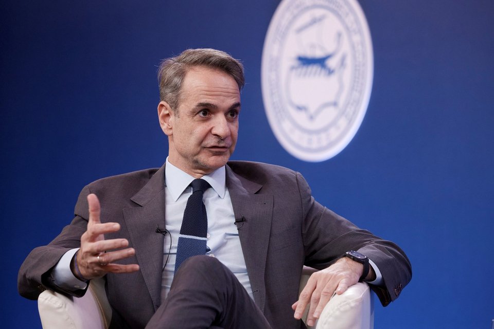 Ο Κυριάκος Μητσοτάκης στη συζήτηση με τον Ενρίκο Λέττα / Φωτογραφία: Δημήτρης Παπαμήτσος/Γρ. Τύπου Πρωθυπουργού