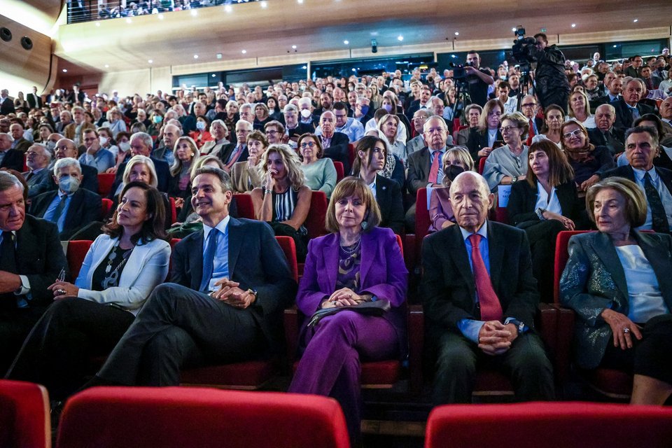 Η Πρόεδρος της Δημοκρατίας Κατερίνα Σακελλαροπούλου, ο πρωθυπουργός Κυριάκος Μητσοτάκης και ο Κώστας Σημίτης