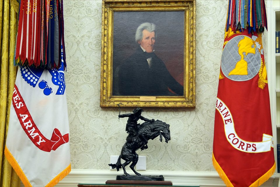 Οβάλ Γραφείο