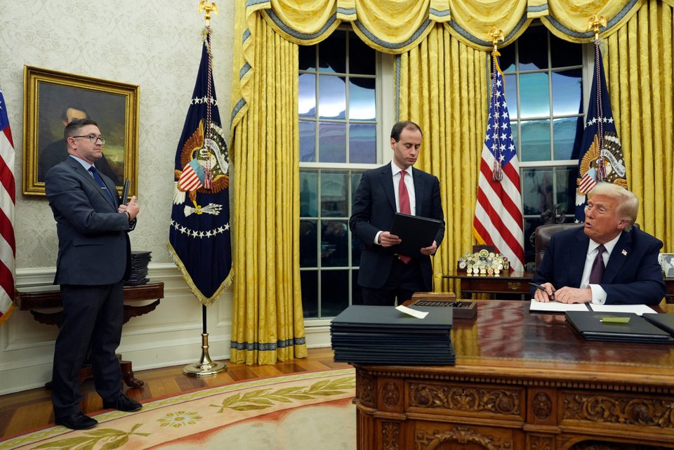 Οβάλ Γραφείο