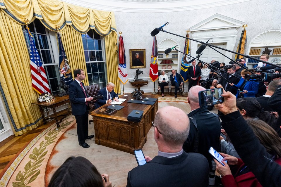 Οβάλ Γραφείο