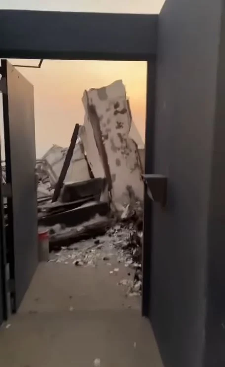 Η είσοδος του σπιτιού της Πάρις Χίλτον