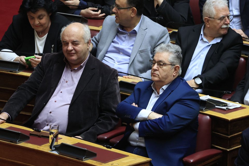 Βουλευτές του ΚΚΕ με τον Δημήτρη Κουτσούμπα