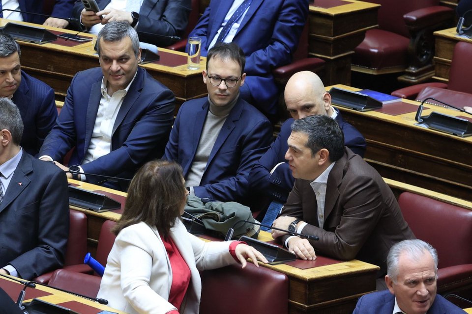 Βουλευτές του ΣΥΡΙΖΑ με τον Αλέξη Τσίπρα