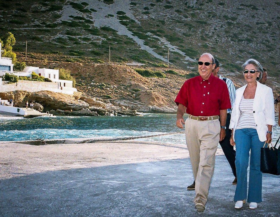 Κώστας και Δάφνη Σημίτη στην αγαπημένη τους Σίφνο