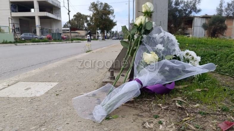 Λουλούδια στο σημείο που έχασε τη ζωή του ο 22χρονος στη Σούδα / zarpanews.gr