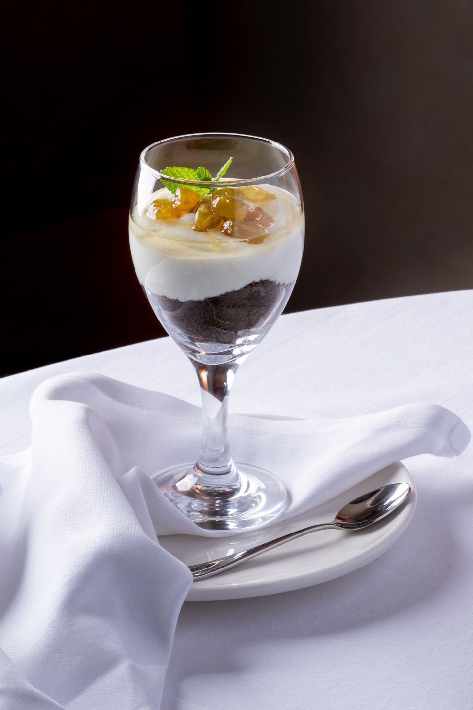 Κρητικό Cheesecake με χαρούπι, γαλένι & γλυκό σταφύλι