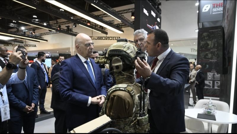 Η ΤΗΕΟΝ παρουσίασε τη λύση «Στρατιώτης του Μέλλοντος» στον Υπουργό  Άμυνας Νίκο Δένδια.