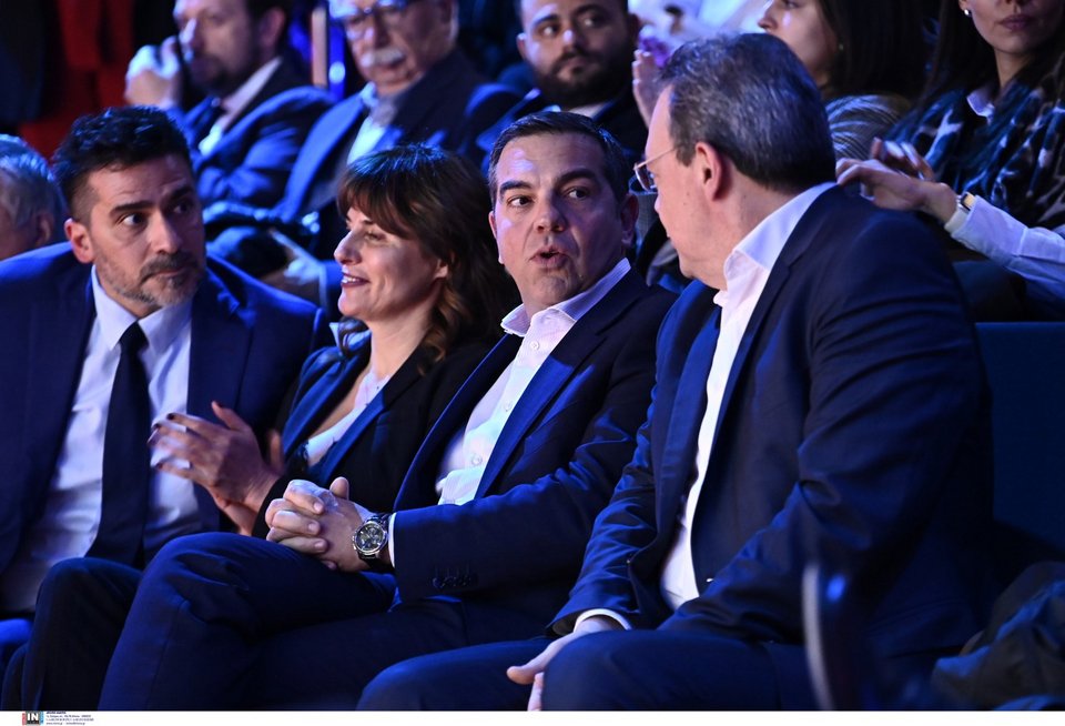 Ο Αλέξης Τσίπρας συζητά με τον πρόεδρο του ΣΥΡΙΖΑ, Σωκράτη Φάμελλο