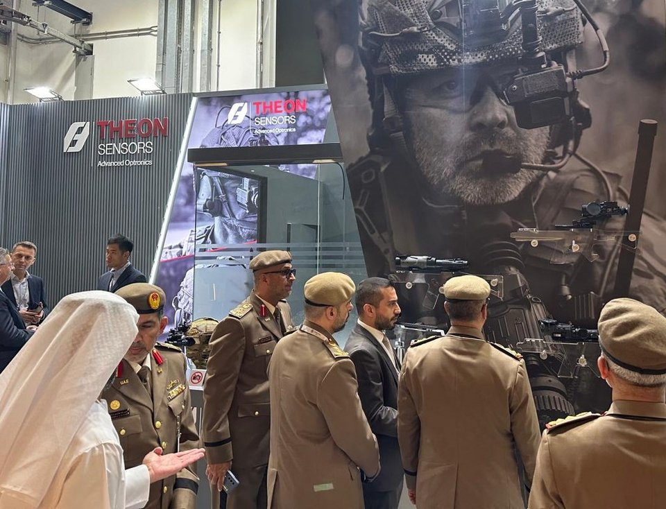 Στιγμιότυπο από το booth της THEON στην IDEX 2025