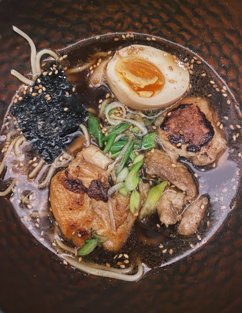 Ο ζωμός κοτόπουλου βράζει για οκτώ ώρες αργά 