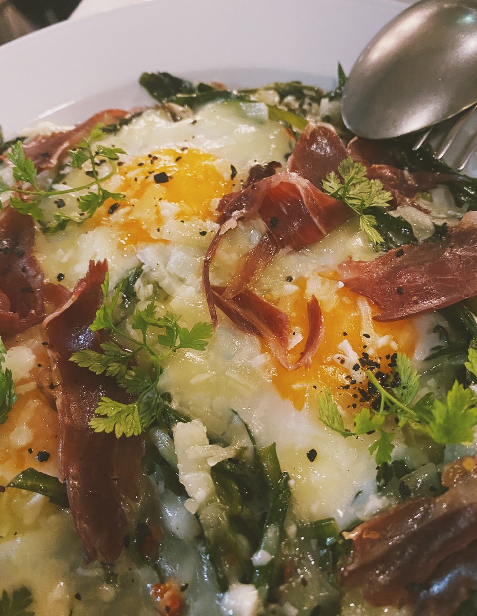 Τα αυγά με τσιγαριαστά χόρτα / Φωτογραφία: Μάνος Λειβαδάρος/iefimerida