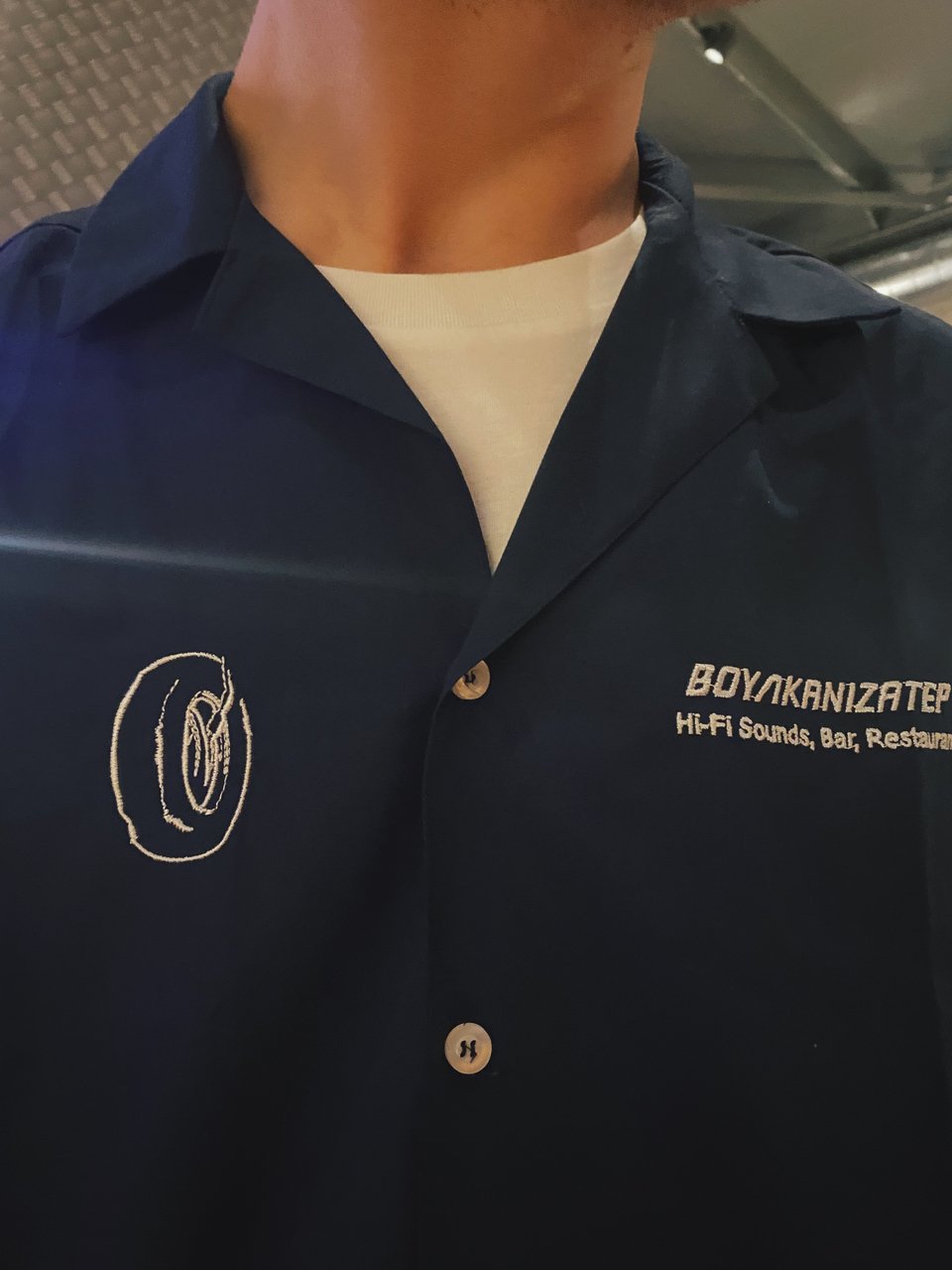  Οι φόρμες συνεργείου που φορά το προσωπικό στο σέρβις / Φωτογραφία: Μάνος Λειβαδάρος/iefimerida