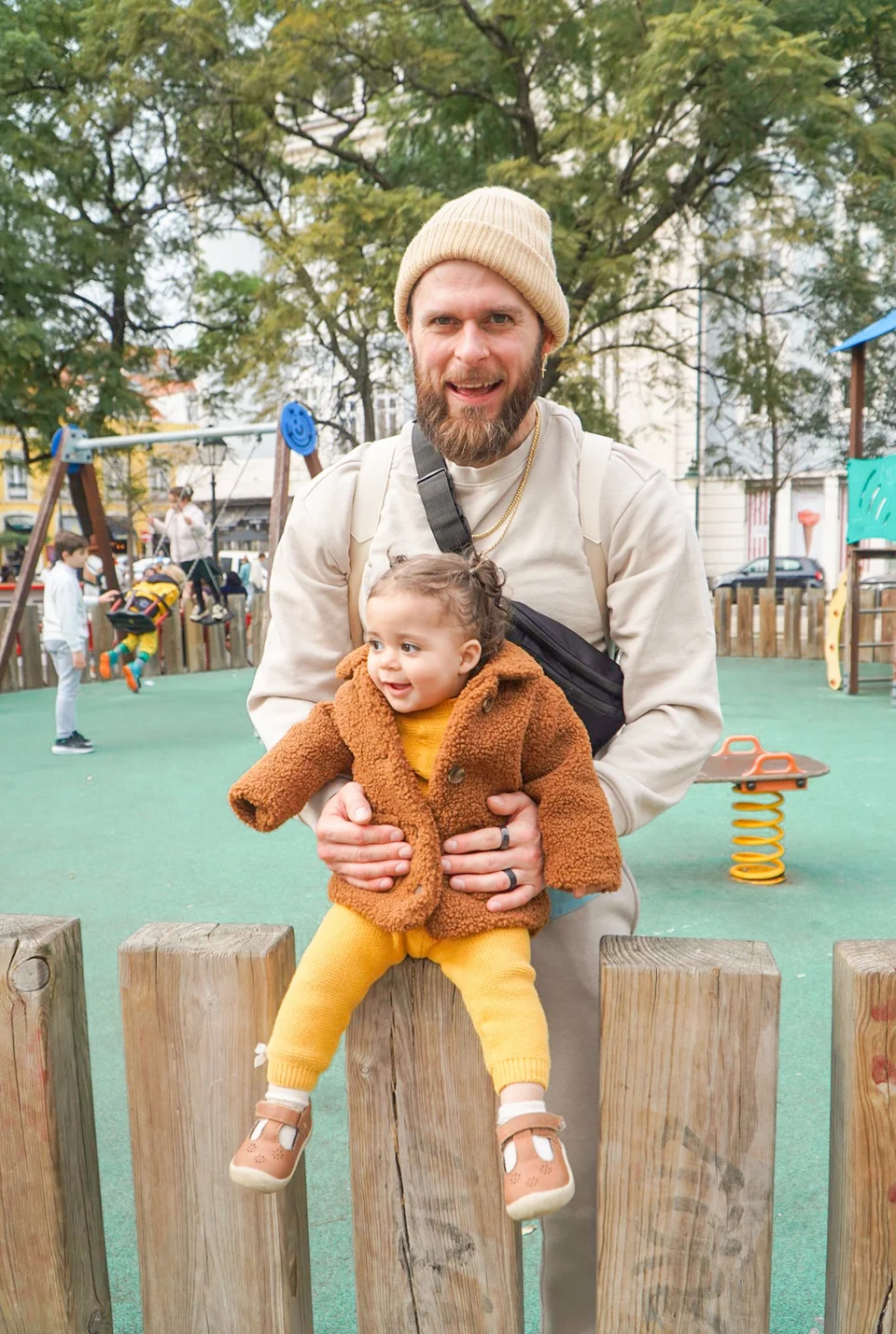 Ο Harley με τη μικρά Zorah στη Λισαβόνα