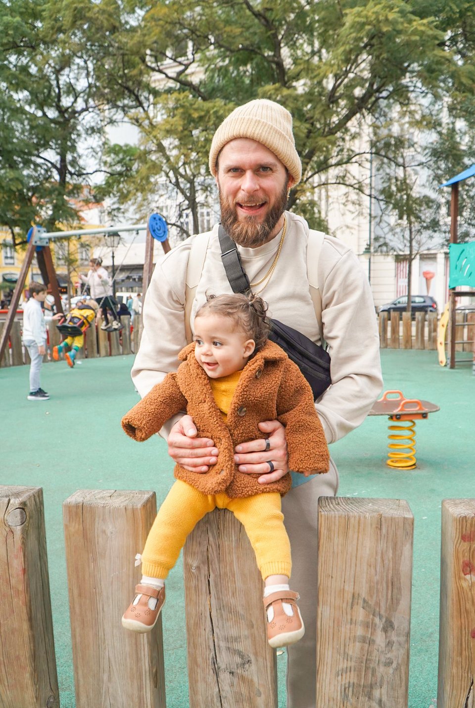 Ο Harley με τη μικρά Zorah στη Λισαβόνα 