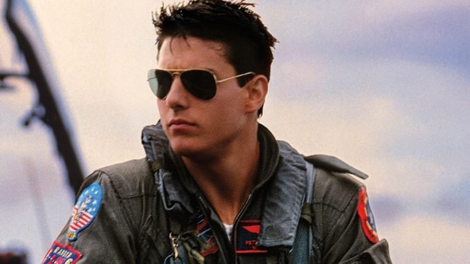 Ο Τομ Κρουζ με τα κλασικά γυαλιά τύπου aviator στο Top Gun (1985) / IMDB