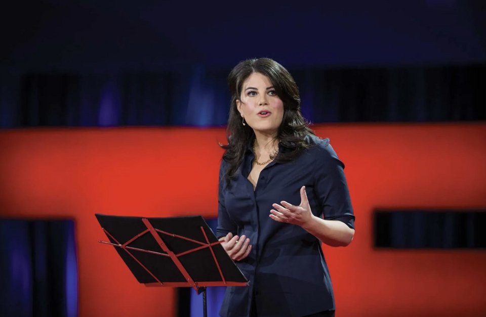 Το 2015 έκανε μια καταπληκτική ομιλία στο TED με τίτλο «The Price of Shame» (Η τιμή της ντροπής) / WIKIPEDIA