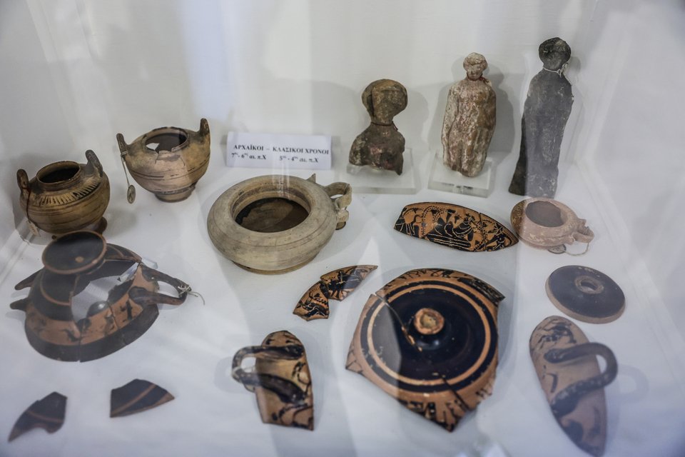 Σπουδαία αντικείμενα από το απόθεμα του παλαιού αρχαιοπωλείου του Θεόδωρου Ζουμπουλάκη αποδίδονται στην Ελλάδα και τον ελληνικό λαό