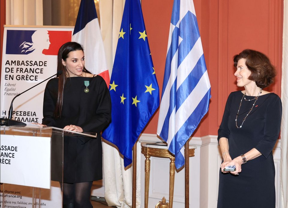 Στη σκηνοθέτιδα και Καλλιτεχνική Διευθύντρια του Φεστιβάλ Αθηνών Επιδαύρου ο τίτλος του Ιππότη του Τάγματος των Γραμμάτων και των Τεχνών