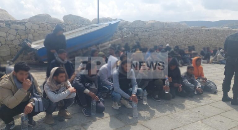 Μετανάστες στο λιμάνι της Γαύδου/εικόνα: ΕΡΤ