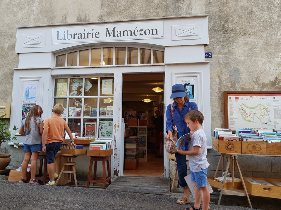 Tο Montolieu έχει ξοδέψει τα τελευταία 30 χρόνια χτίζοντας μια σημαντική καλλιτεχνική και βιβλιοφιλική κοινότητα / ΜΟΝΤOLIEU