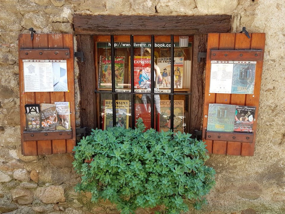 Bιβλία, βιβλία, παντού βιβλία / MONTOLIEU