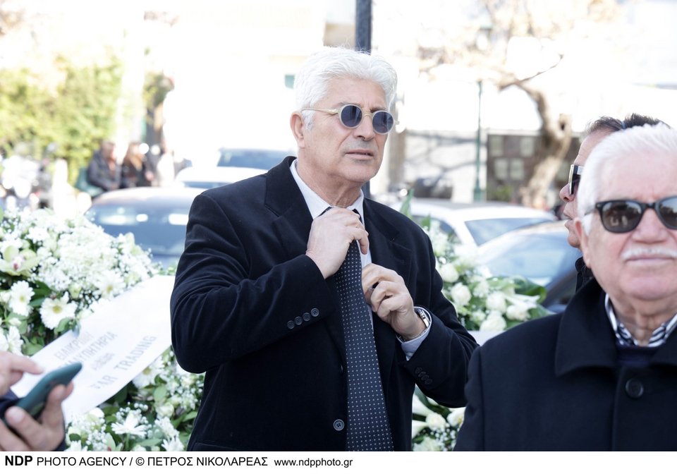 Στέλιος Μανωλάς