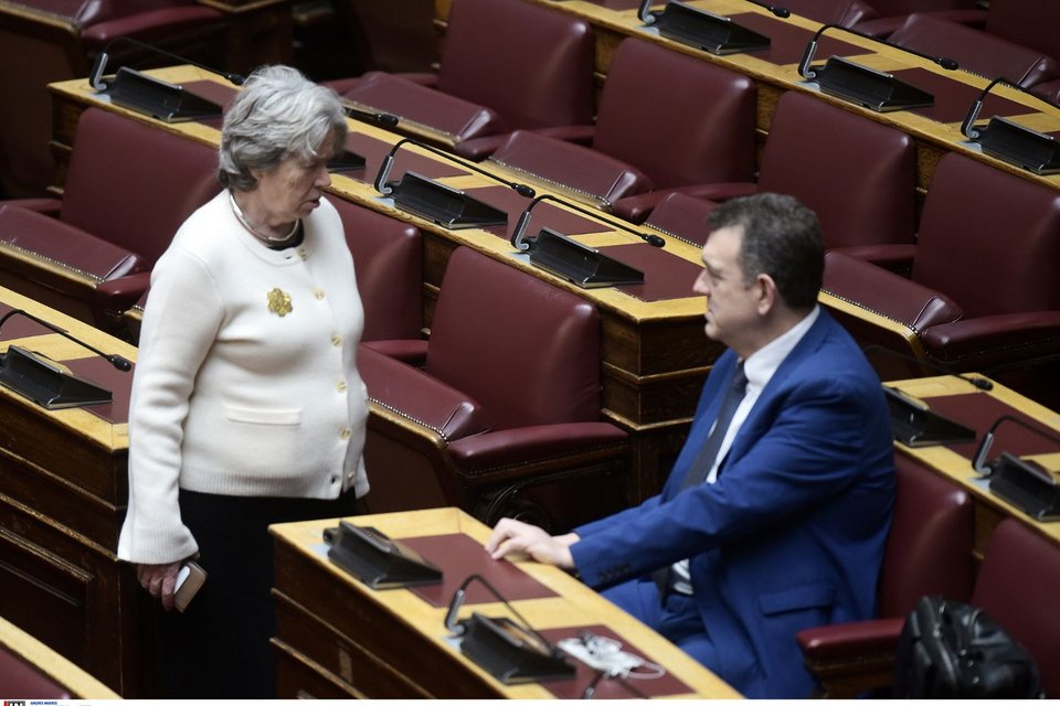 Αθηνά Λινού