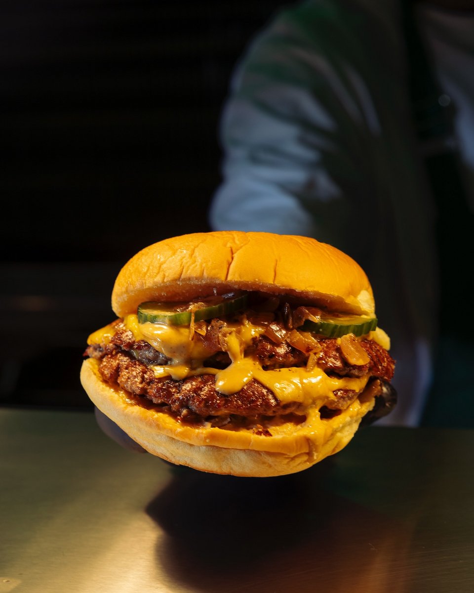Το smash burger του Starlight στην Πραξιτέλους / Φωτογραφία: starlight_athens/Instagram