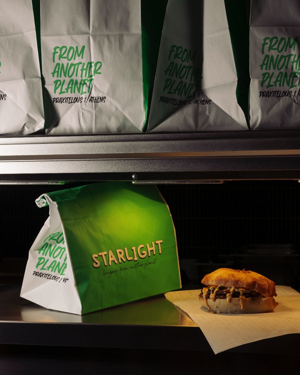 Το smash burger του Starlight στην Πραξιτέλους / Φωτογραφία: starlight_athens/Instagram