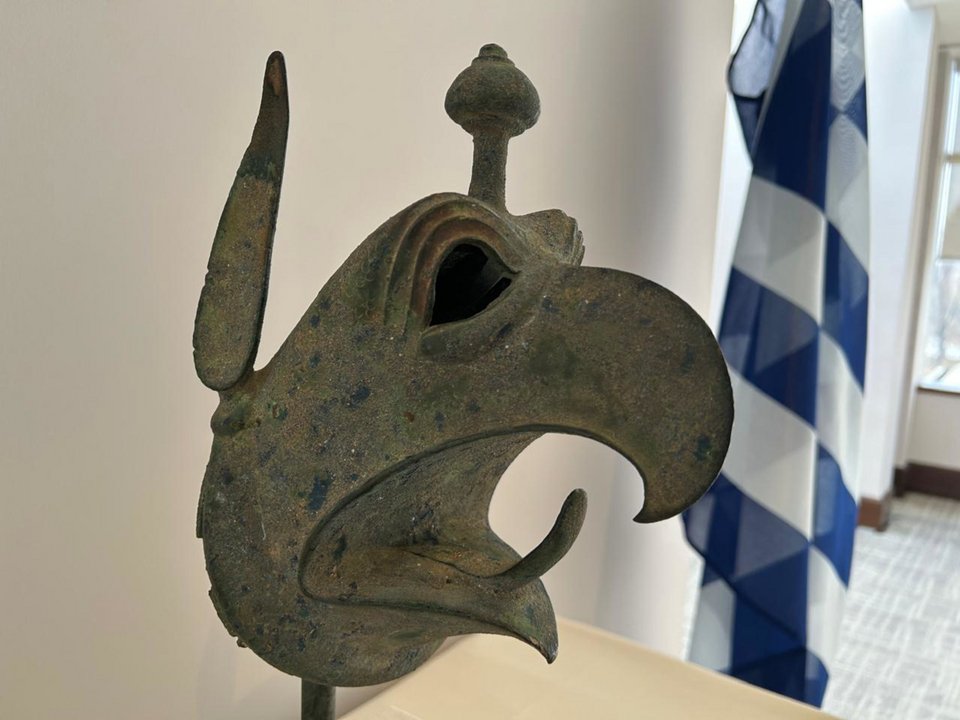 Η κεφαλή είχε εντοπιστεί στην κοίτη του ποταμού Κλαδέου, δίπλα στο αρχαίο Γυμνάσιο της Ολυμπίας