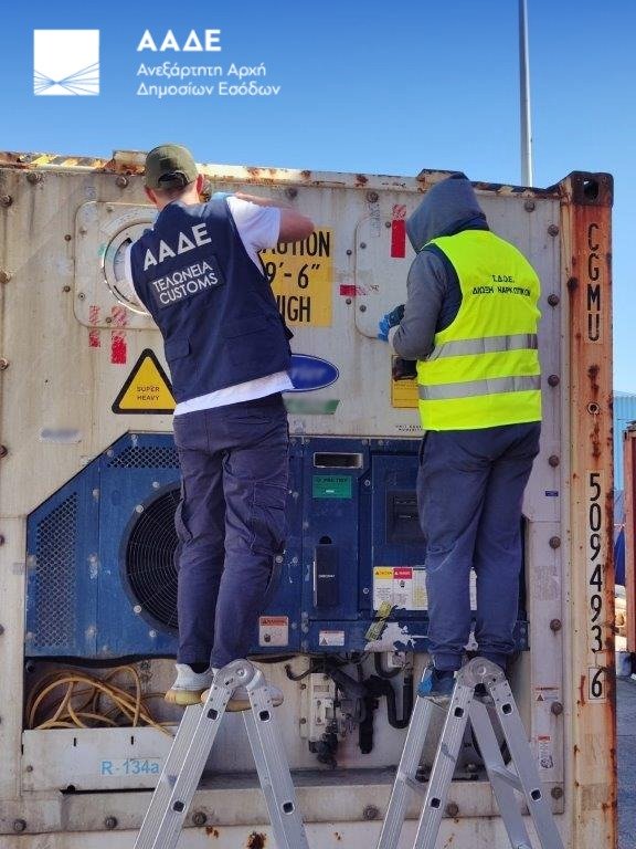 Η ΑΑΔΕ κατέσχεσε 54 κιλά κοκαΐνης αξίας 2,35 εκ. στο λιμάνι του Πειραιά / Φωτογραφία: ΑΑΔΕ