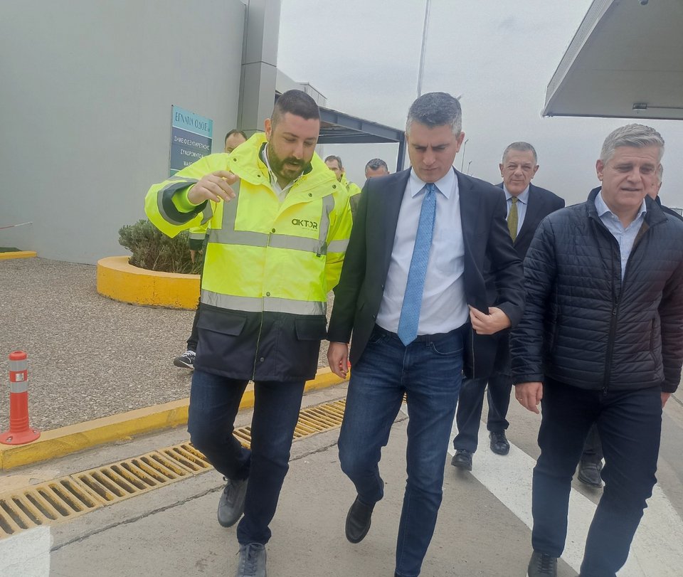 Ο διευθυντής έργων Βορείου Ελλάδος AKTOR κ. Κ. Τσακλίδης ενημερώνει τον Υπουργό Υποδομών, κ. Χρήστο Δήμα