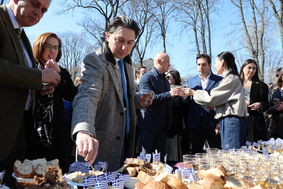 Ελιές και άλλα φαγητά από την Ελλάδα