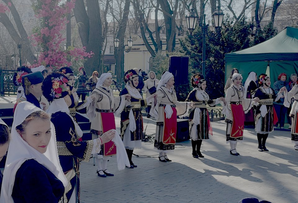 Δεν θα μπορούσαν να λείψουν οι ελληνικοί χοροί