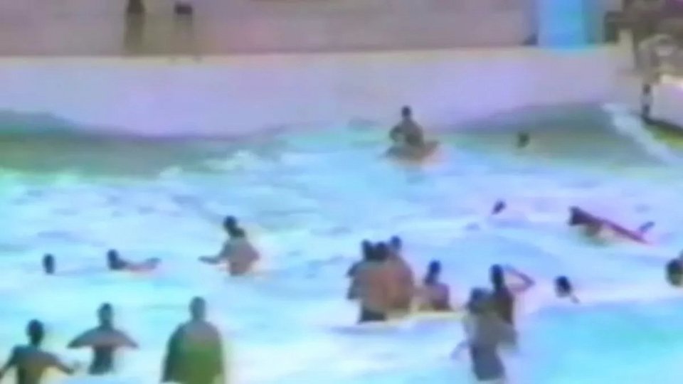Η πισίνα με τεχνητά κύματα – γνωστή ως Grave Pool (Πισίνα του Τάφου) – προκάλεσε τον θάνατο τριών ανθρώπων και οδήγησε σε αμέτρητες διασώσεις