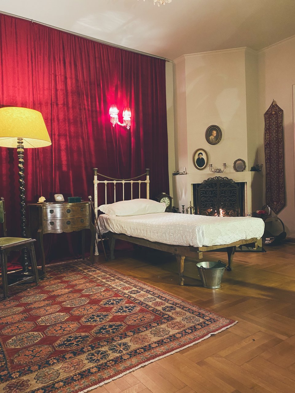 Το σκηνικό της παράστασης  / Φωτογραφία: Μάνος Λειβαδάρος/iefimerida