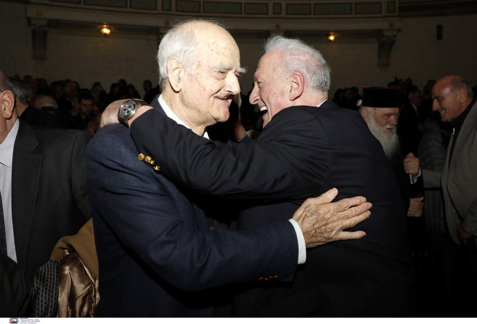 Τα δύο ιστορικά στελέχη του ΠΑΣΟΚ Απόστολος Κακλαμάνης και Κώστας Σκανδαλίδης