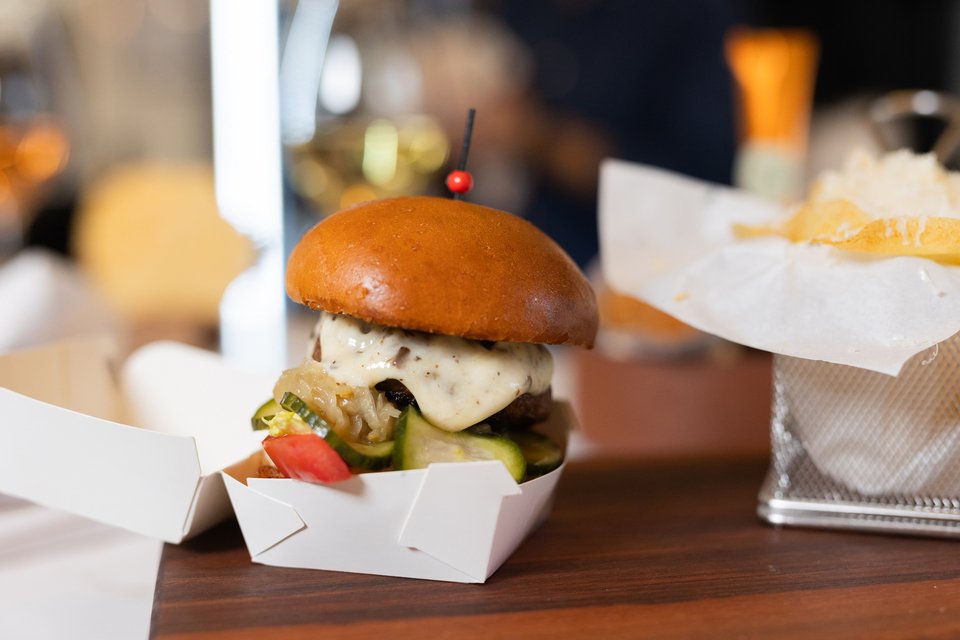 Νέες νοστιμιές για το μπαρ από τον σεφ Νίκο Καραθάνο στο Ateno Cook &amp; Deli της Αιόλου