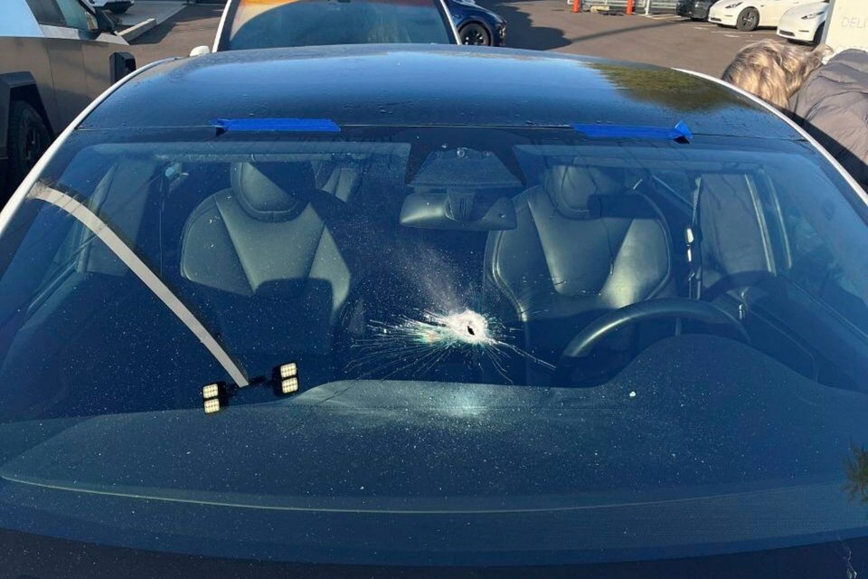 Πυροβολισμοί σε αντιπροσωπεία Tesla στο Tigard