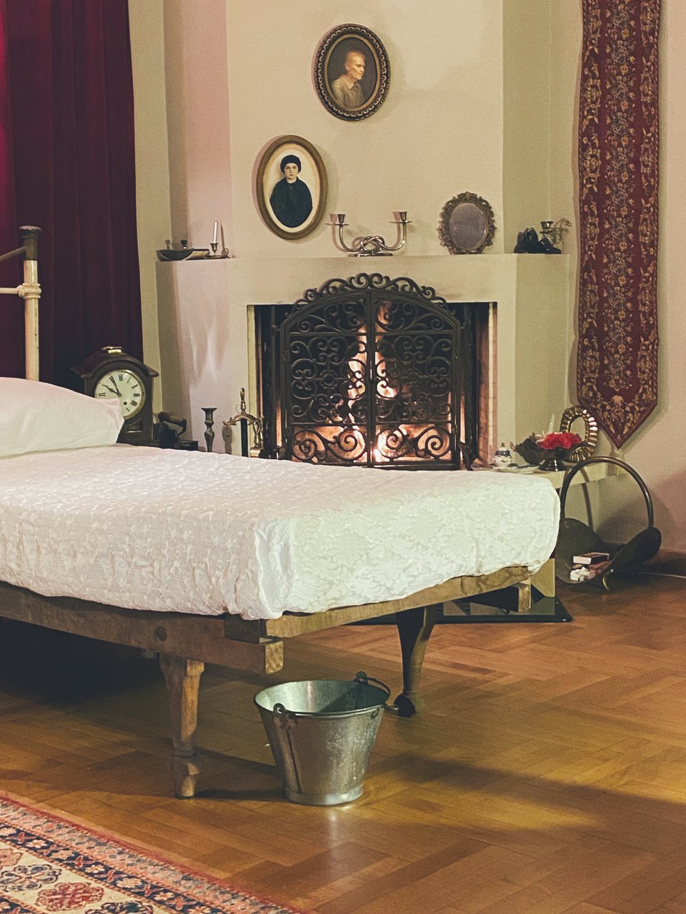 Λεπτομέρεια από το σκηνικό της παράστασης / Φωτογραφία: Μάνος Λειβαδάρος/iefimerida